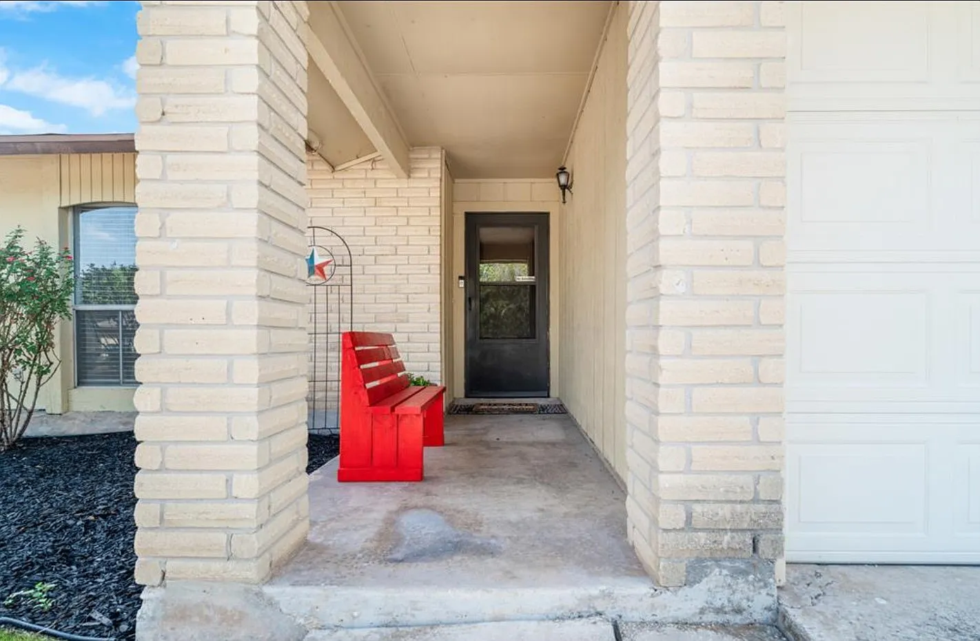 3 bed, 1400 sqft, $1,650 — Photo 3