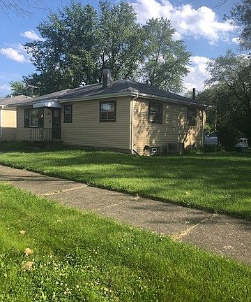 2nd image of 140 Broadway Ave