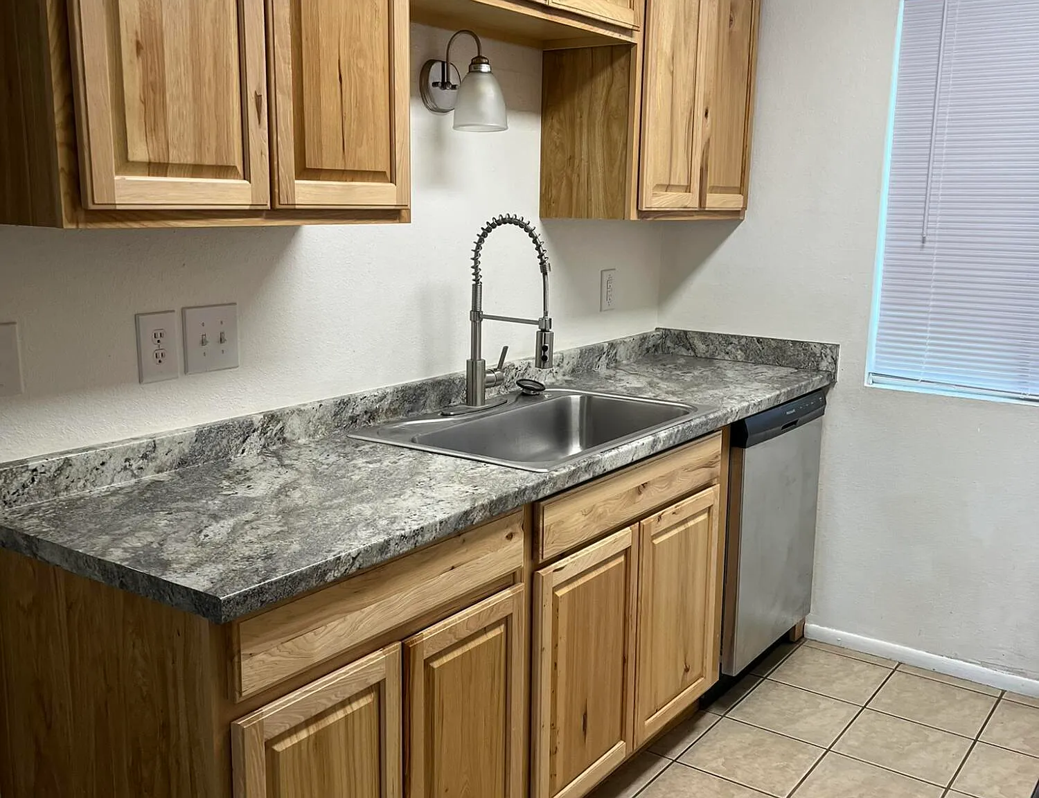 3 bed, 2.0 bath, 1016 sqft, $1,375 — Photo 4