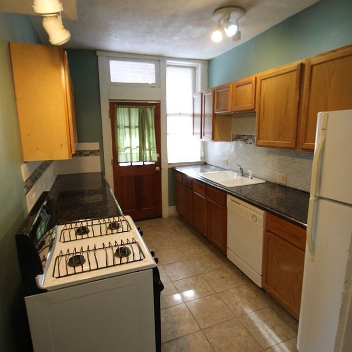 1st image of 911 Forest Ave APT 1