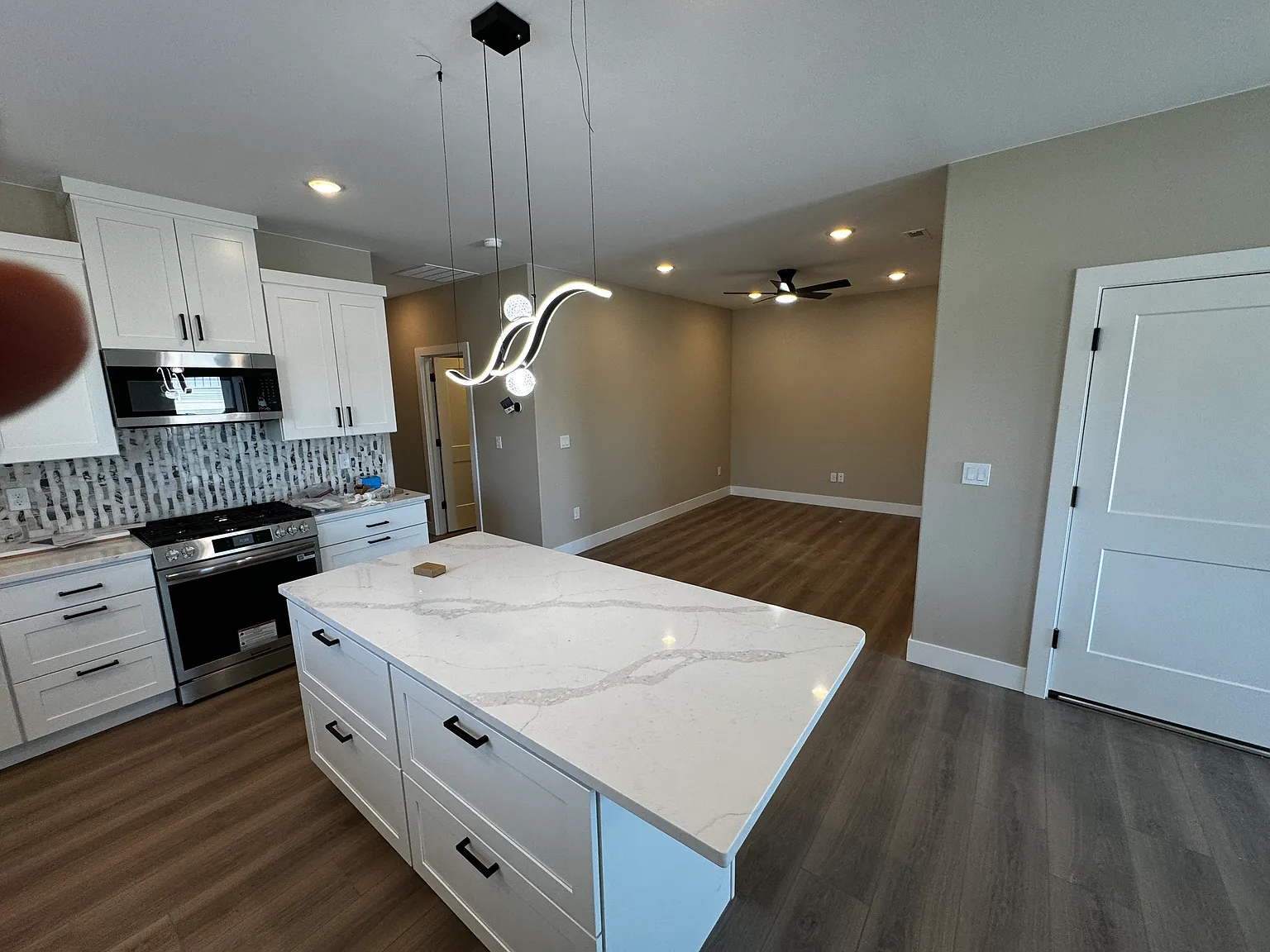 3 bed, 1350 sqft, $2,099 — Photo 2