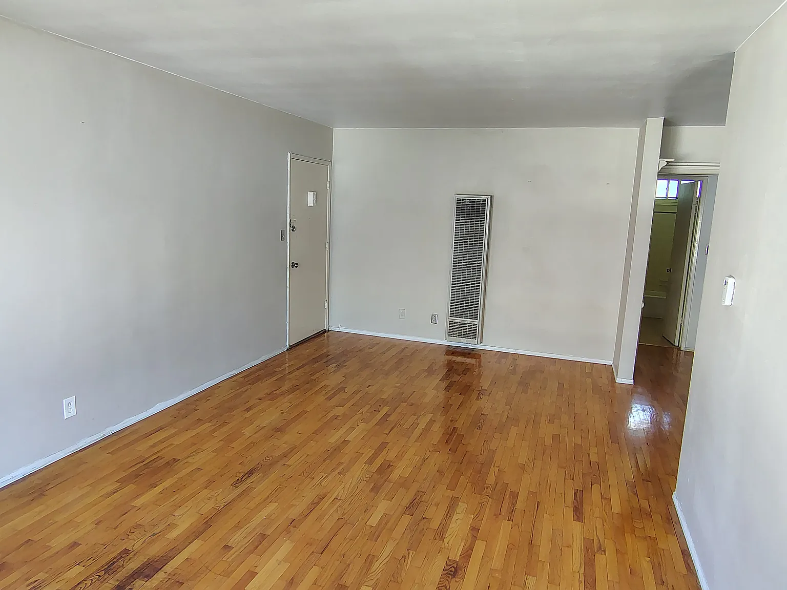 1 bed, 700 sqft, $2,100 — Photo 4