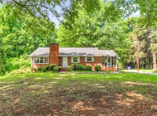 3870 Shattalon Dr, Winston Salem, NC 27106