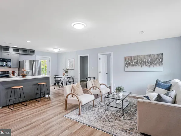 1038 S Ironwood Rd, Sterling, VA 20164