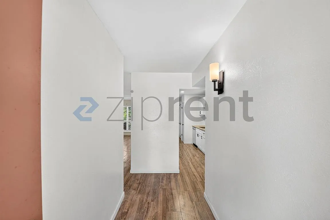 3 bed, 1292 sqft, $2,000 — Photo 4