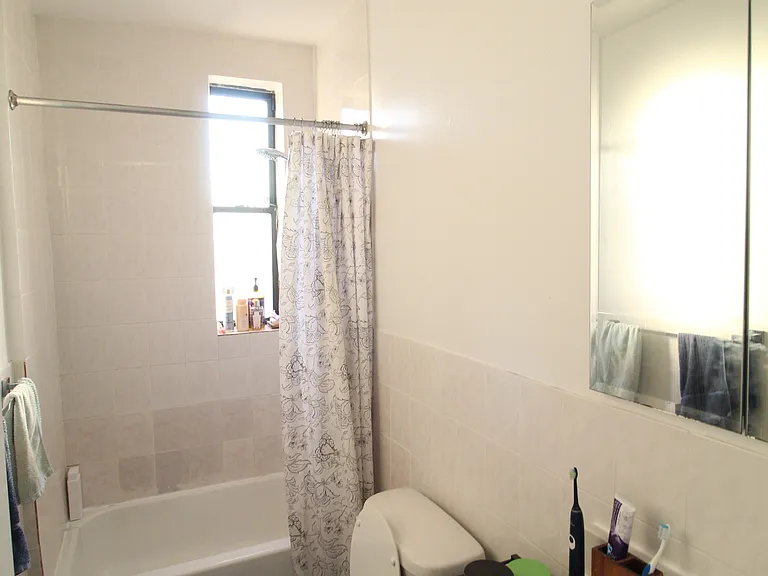 14 Maujer St #14 — Photo 7