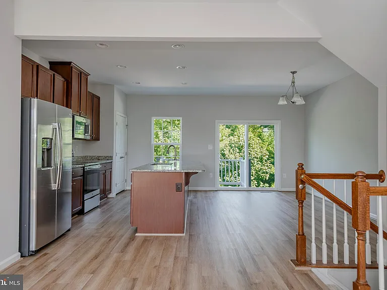 8647 Rosecrans Ln — Photo 7