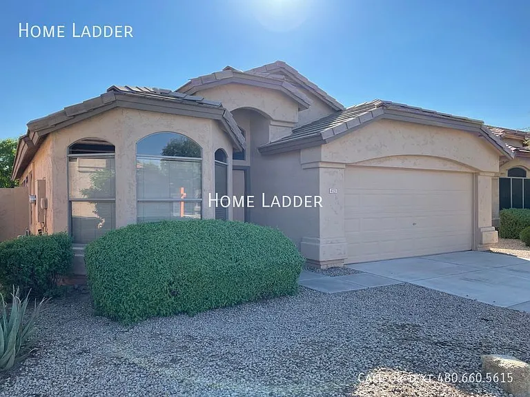 4723 E Weaver Rd — Photo 1