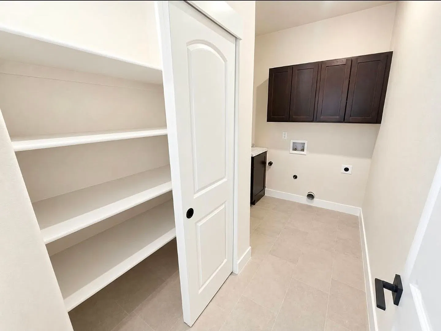 Stunning New Build for Rent! — Photo 4