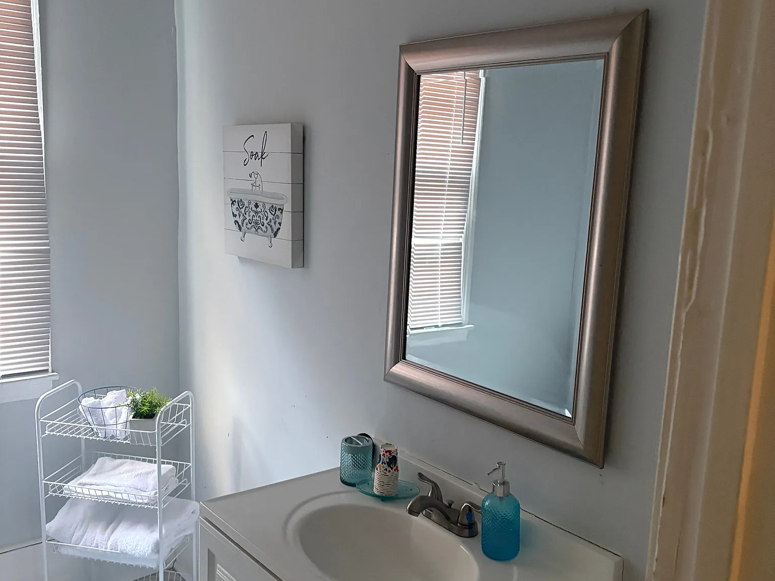 3 bed, 3.0 bath, 1176 sqft, $1,500 — Photo 3