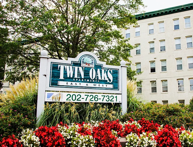 Twin Oaks — Photo 31