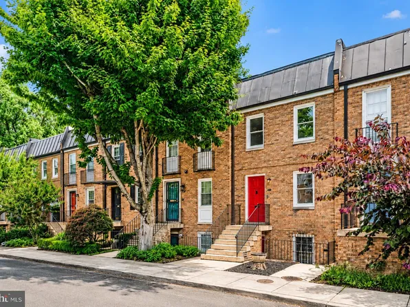 712 6th St SW, Washington, DC 20024