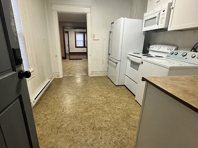 7 S Burhans Blvd — Photo 3