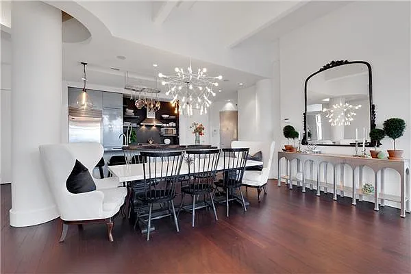 Sold by R New York | media 7