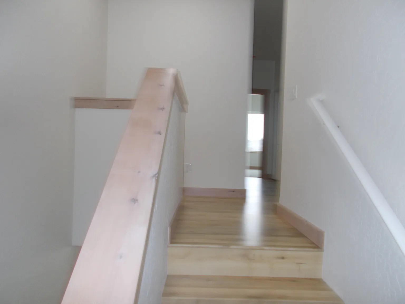 3 bed, 3.5 bath, 2300 sqft, $2,900 — Photo 2