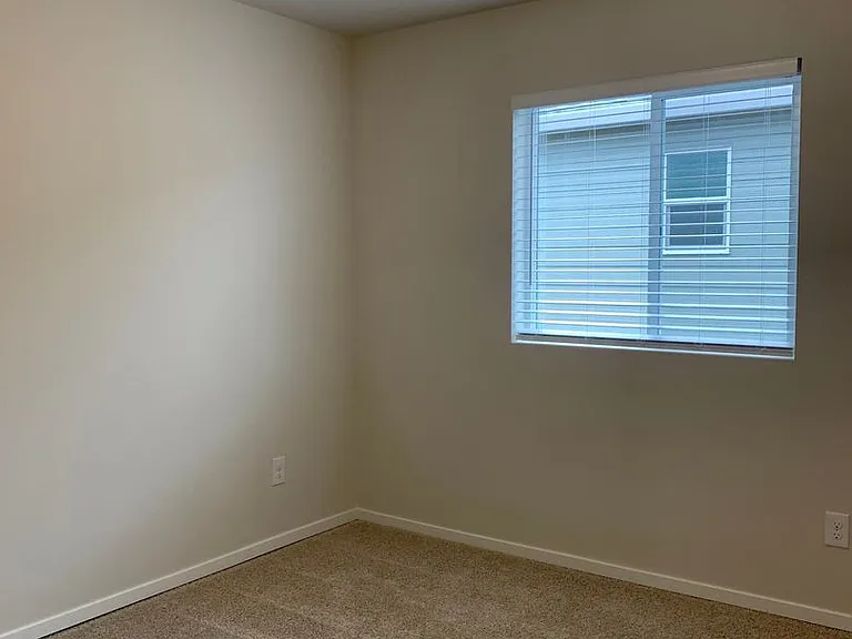 537 NE 138th Pl — Photo 33