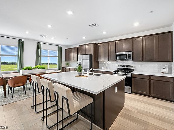4th image of 136 Harper Crest Ave