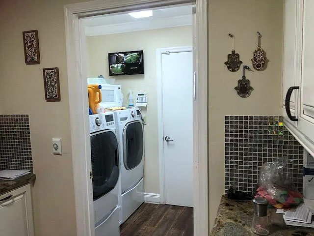 7960 Chula Vista Cres — Photo 11