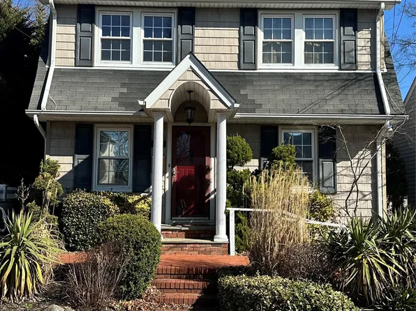 122 Finucane Place, Woodmere, NY 11598