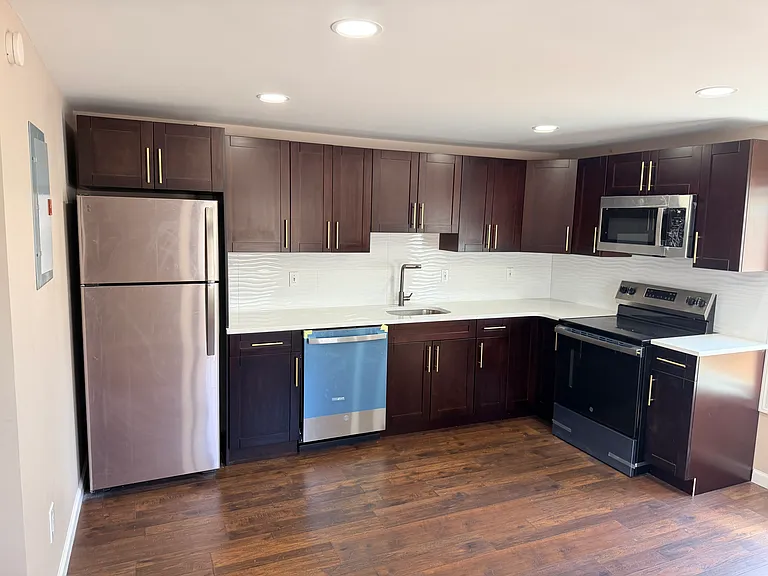 817 S Fulton St #A — Photo 2