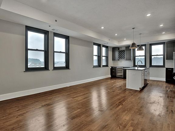5th image of 107 Chestnut St E Unit 102