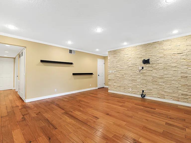1304 Mountain Ave #112 — Photo 2