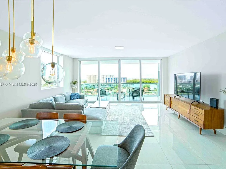 Sunny Isles Blvd — Photo 10