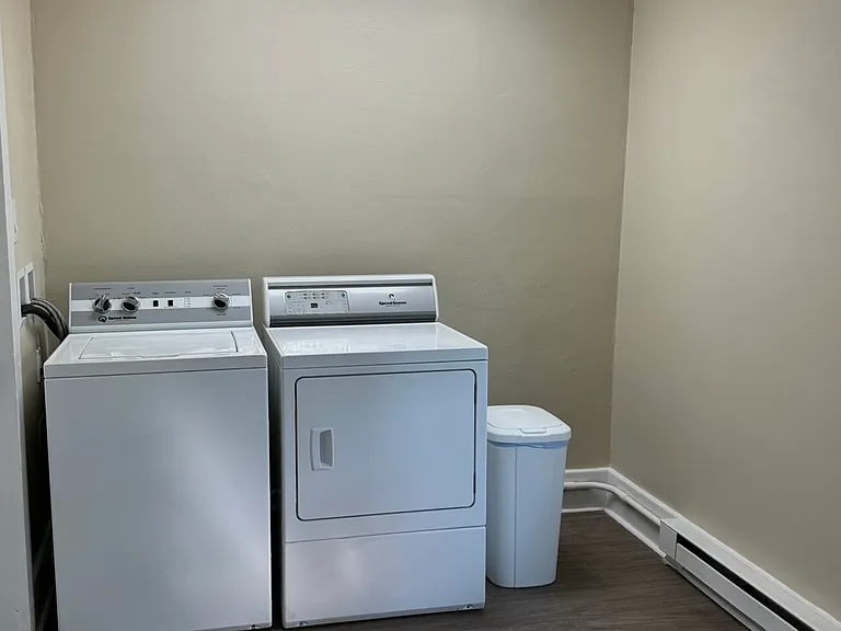 605 E 2nd St #4 — Photo 10