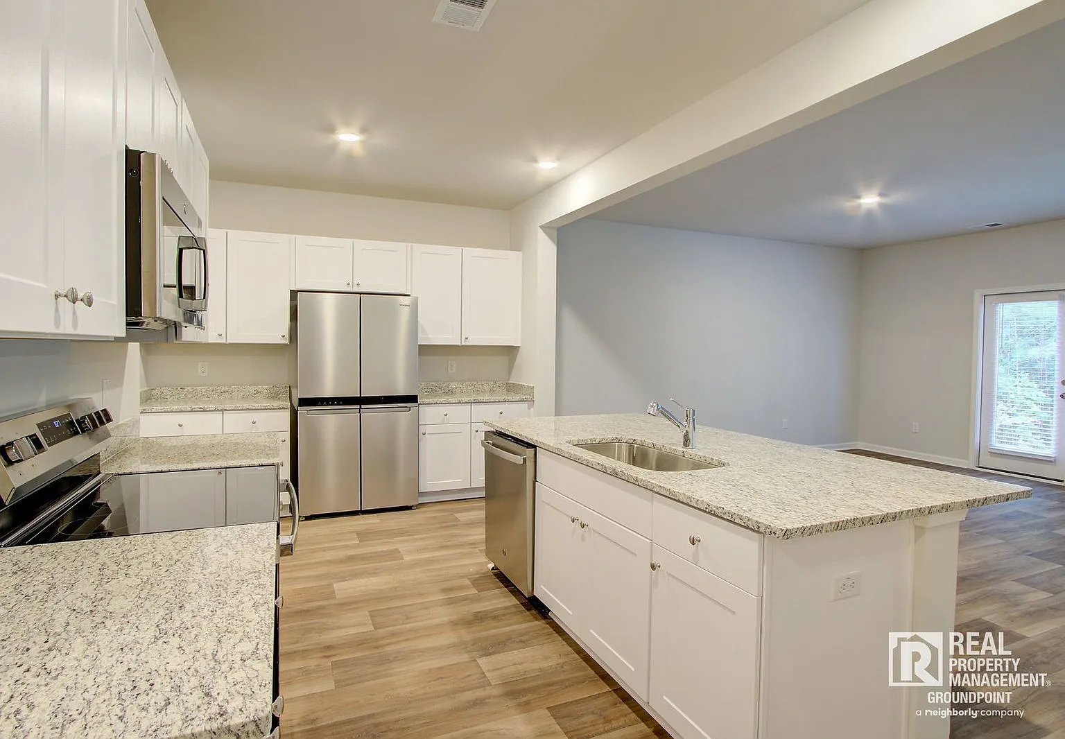 3 bed, 2.5 bath, 1879 sqft, $2,400 — Photo 3