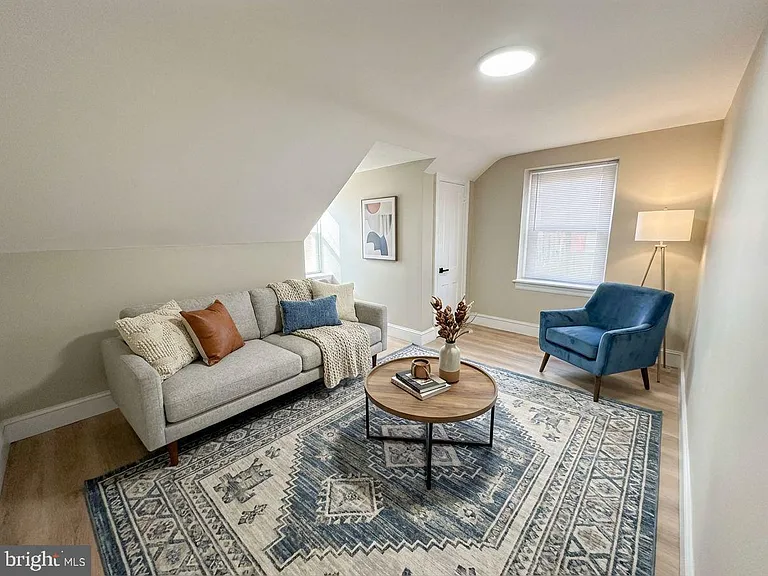 1109 W James St #2 — Photo 8