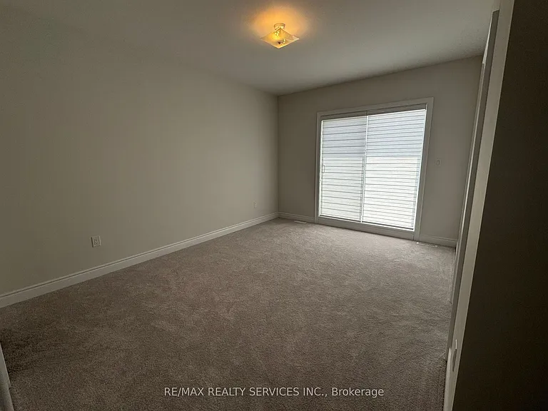 202 Tennant Cir — Photo 12