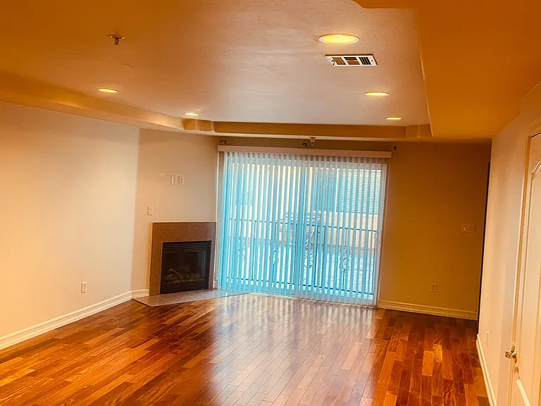 2410 Naomi St #1 — Photo 8