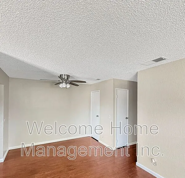 1037 Mohr Ln #D — Photo 6