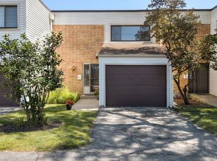 1009 Spring Mill Dr, Hoffman Estates, IL 60169