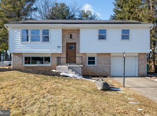 6050 Edward Dr, Mechanicsburg, PA
