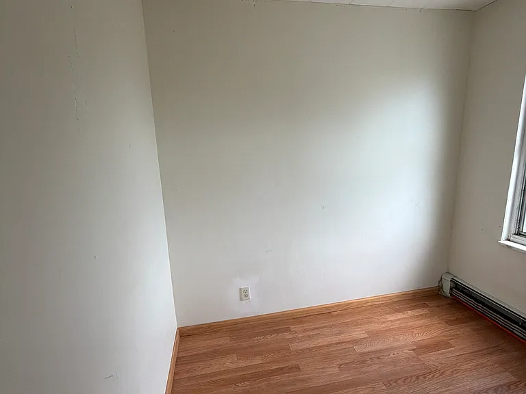8 Avenue A — Photo 15