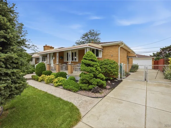 74 Leni Ln, Cheektowaga, NY 14225