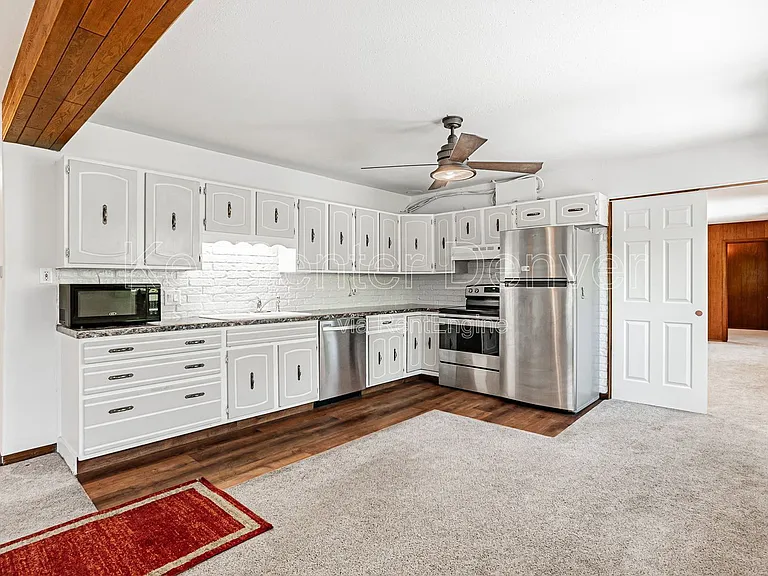 400 Lily Ln — Photo 4