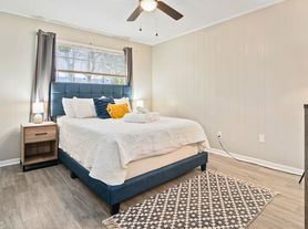 Oakleigh Square - 1160 Elmira Street