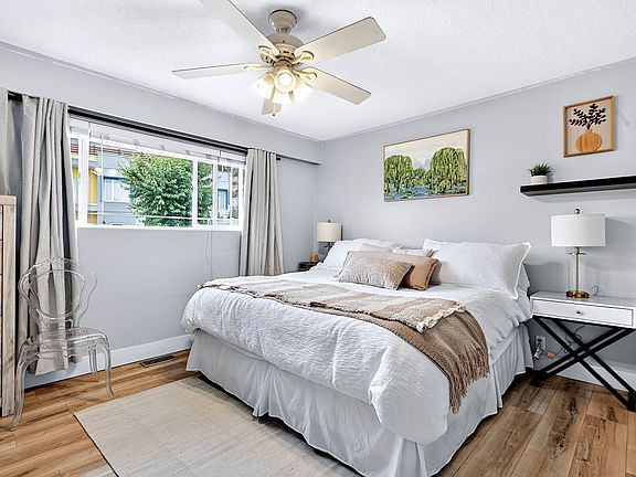 3rd image of 1515 Robinson Cres