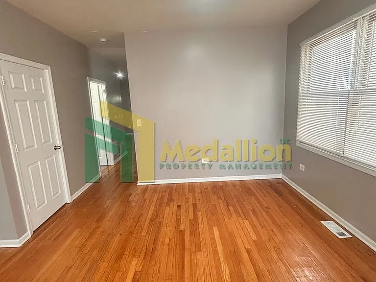 5954 S Maplewood Ave — Photo 6