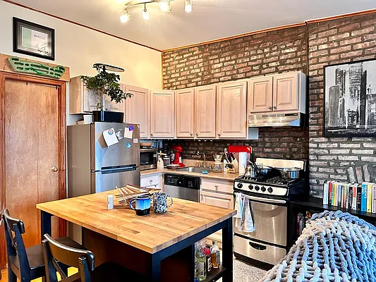 Rented by Zjama Realty Corp | media 6