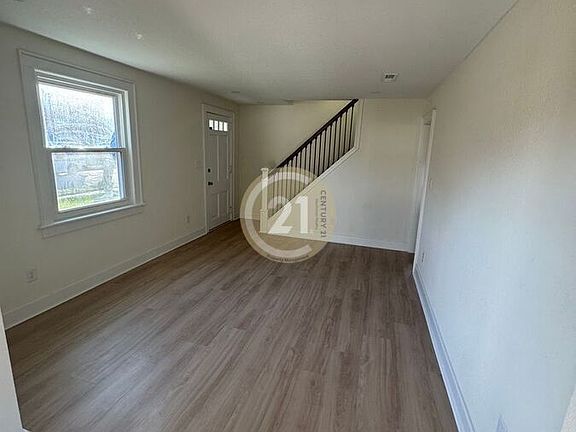 4th image of 988 Albert Ave