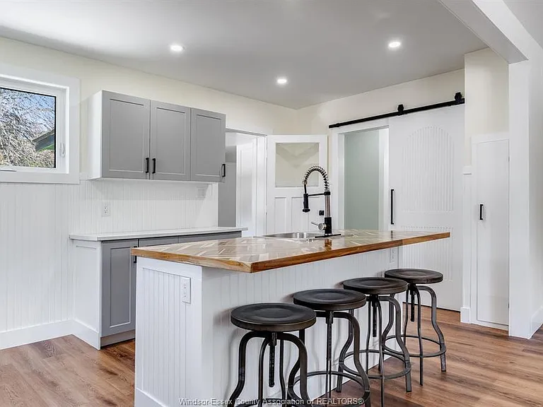 48 McLean St — Photo 11
