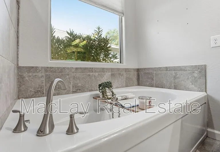 1142 E Bajor St — Photo 37