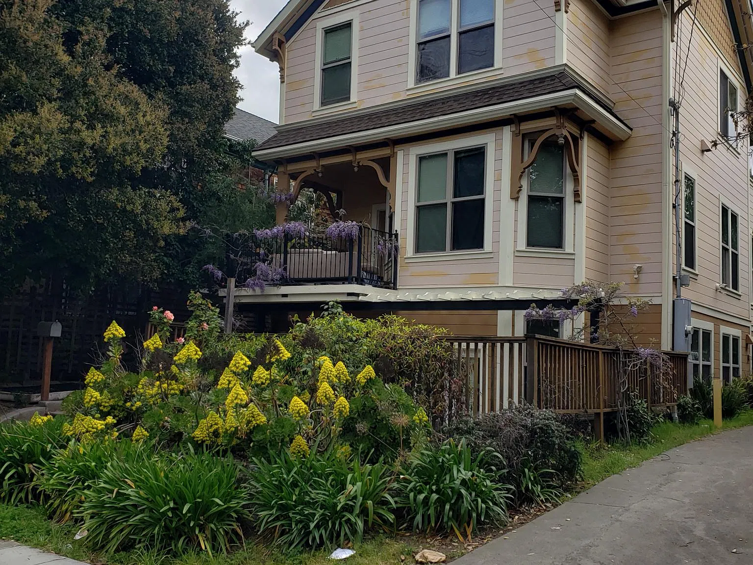12 bed, 4049 sqft, $18,000 — Photo 1