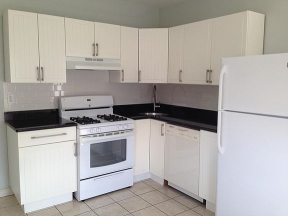 5th image of 180 Elm St Unit 2