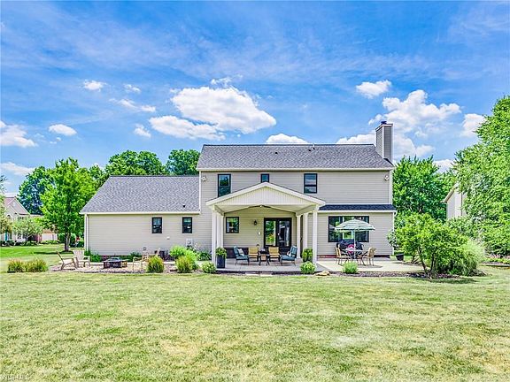 3rd image of 263 Baronsway Dr