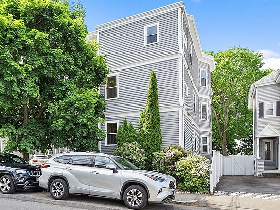 2nd image of 17 Robbins St APT 3-1