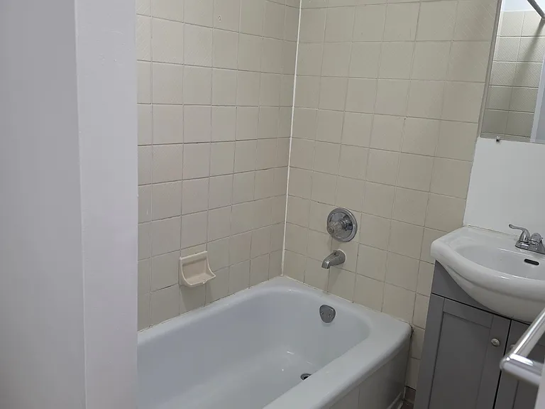 321 Agnes St — Photo 11